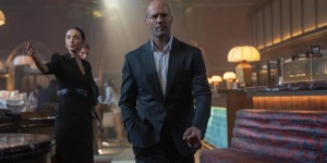 《养蜂人》续篇！杰森·斯坦森《制暴：无限杀机》好评如潮，周末上映