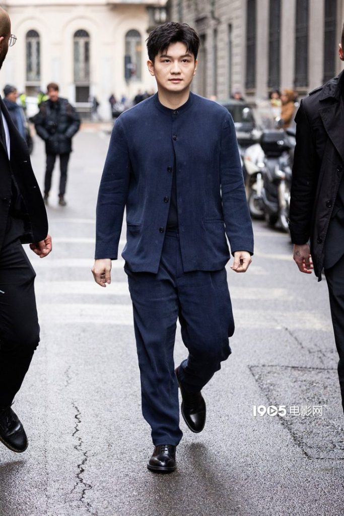 樊振东现身米兰时装周，与阿德里安、乔·阿尔文共框